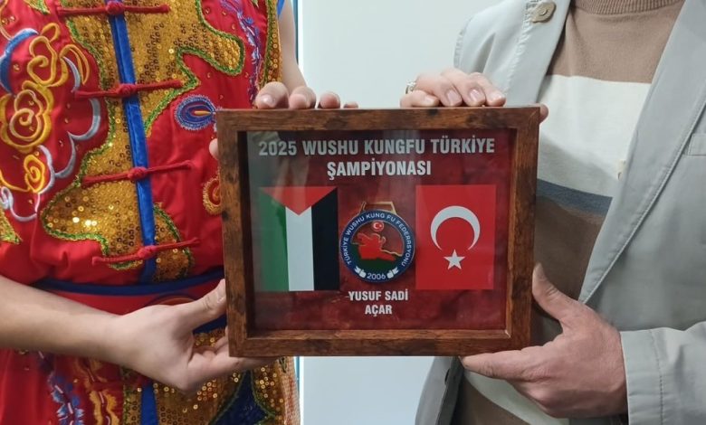 Türkiye birinciliği madalyasını Filistin’e destek için bağışladı 1 turkiye birinciligi madalyasini filistine destek icin bagisladi 034c020f16bf |