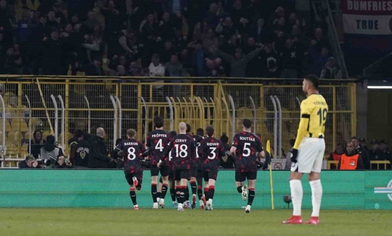 UEFA Avrupa Ligi: Fenerbahçe: 1 - Rangers: 2 (İlk yarı) 1 uefa avrupa ligi fenerbahce 1 rangers 2 ilk yari 99d39eb8da8f |