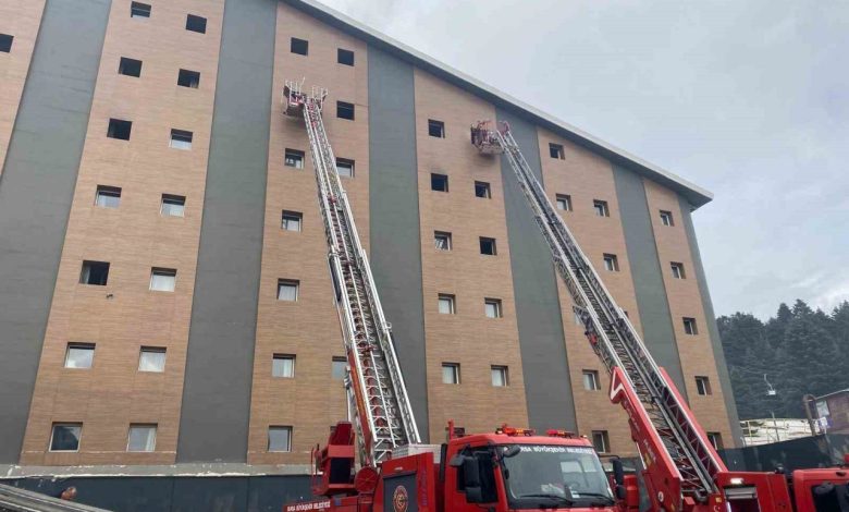 Uludağ’daki Kervansaray Otel yangınında 3 kişi dumandan etkilendi 1 uludagdaki kervansaray otel yangininda 3 kisi dumandan etkilendi 517b7f7e1eb3 |