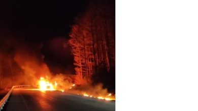 uludagdan inen otomobil yolda yandi fb634f7bd289 |