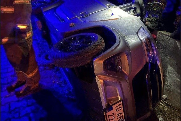 yan yatan elektrikli otomobil surucusu yaralandi 17ef9e39000e |