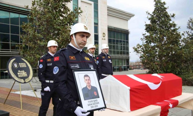 yangindan donerken kaza sonrasi hayatini kaybeden genc itfaiyeci icin toren duzenlendi 1cce74dfeb7d |