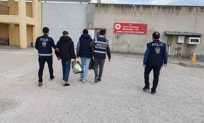 yasli kadini 1 milyon 500 bin lira dolandiran sahislar yakalandi 69e8323eb926 |