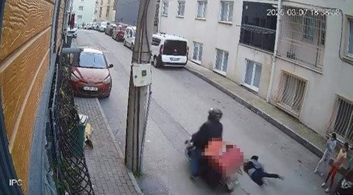 yola firlayan cocuga motosikletli kurye carpti ebecbb349f32 |