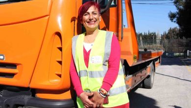 yolda kalan araclarin yardimina yetisen munire icin kurtarici soforlugu bir tutku ab93cd90aaa1 |
