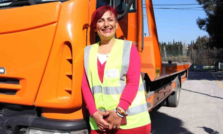 Yolda kalan araçların yardımına yetişen Munire için kurtarıcı şoförlüğü bir tutku 1 yolda kalan araclarin yardimina yetisen munire icin kurtarici soforlugu bir tutku ab93cd90aaa1 |