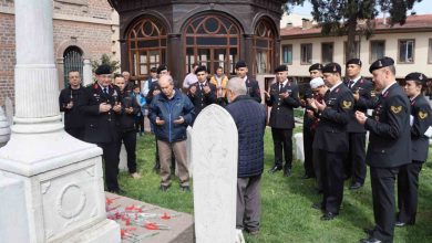 zagnos pasa camii haziresinde yatan sehit yuzbasi necati bey anildi 4a4c2a082d62 |