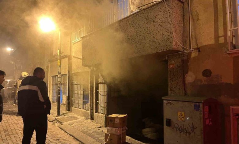 zeytinburnunda kilif imalathanesinde yangin f9264ee4f6ad |