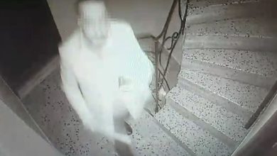 zeytinburnunda komsu teroru guvenlik kamerasini kirip kapisina zarar verdi 02a7fdffb501 |
