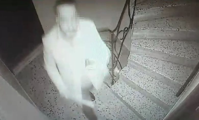 zeytinburnunda komsu teroru guvenlik kamerasini kirip kapisina zarar verdi 02a7fdffb501 |