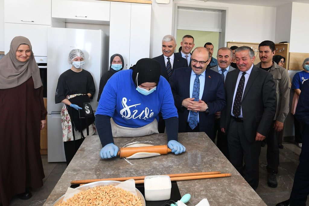 Turizm Haftasında Zarafet Atölyesi’nde Yöresel Lezzetler Tanıtıldı  2 1 3 |