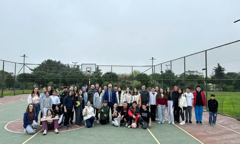 Başkan Mirza, Hürriyet Parkı’nda gençlerle buluştu 1 1000579459 |