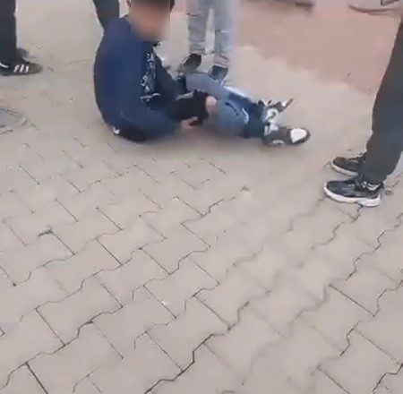 14 yasindaki cocuk ayni yastaki arkadasi tarafindan bicaklandi a83896d0a598 |