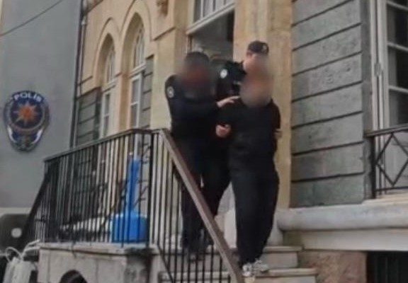 37 yilla aranan hirsiz izmirde yakalandi 55089360f646 |