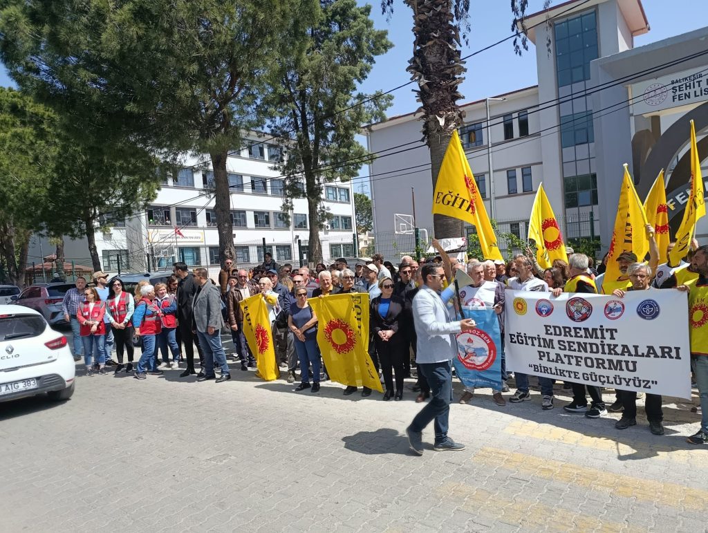 Edremit'te Eğitimde Liyakat Protestosu 2 5 1 |