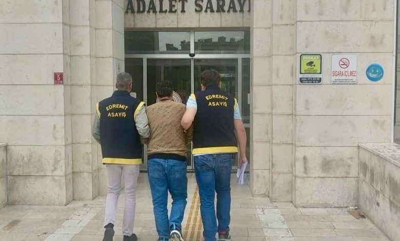 77 yıl hapis cezası olan şahıs Balıkesir’de yakalandı 1 77 yil hapis cezasi olan sahis balikesirde yakalandi 048cfd9ec037 |