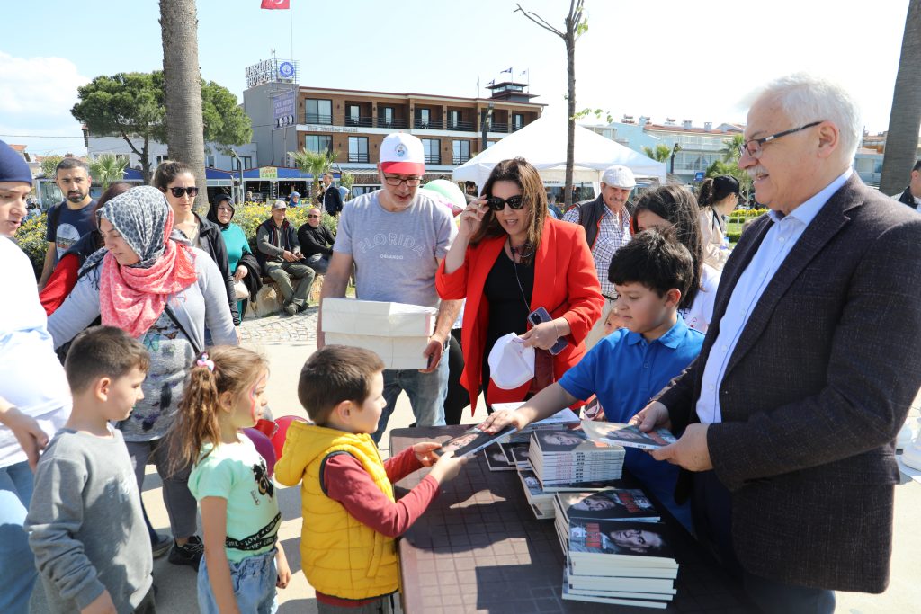 Burhaniye’de çocuklara bayram coşkusu 3 BRN 5151 |