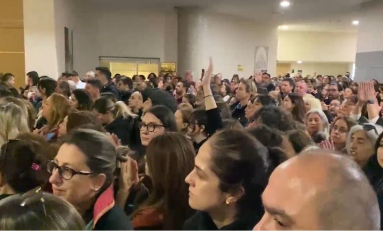 Ahmet Minguizzi’yi bıçaklayarak öldüren sanık hakim karşısına çıktı 1 ahmet minguizziyi bicaklayarak olduren sanik hakim karsisina cikti 7227b2e6981c |