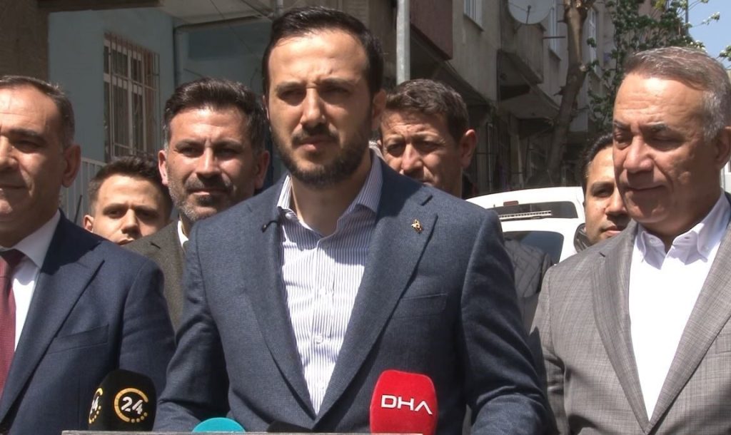 ak parti istanbul 2 milyon uyeyi ziyaret etmek icin sahaya indi db8d507bf28c |