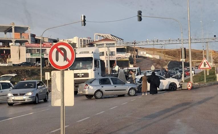 ankarada iki otomobil kafa kafaya carpisti a2fcd0bb2770 |
