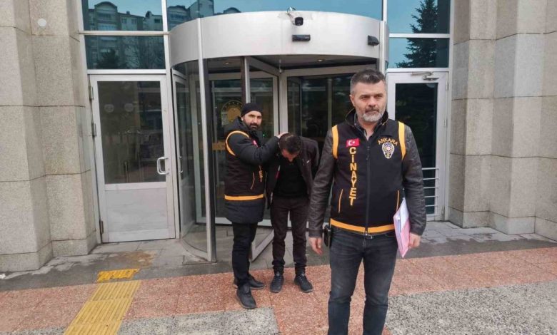 Ankara’da müezzini bıçakla yaralayan şahıs tutuklandı 1 ankarada muezzini bicakla yaralayan sahis tutuklandi 040ac9178c7f |