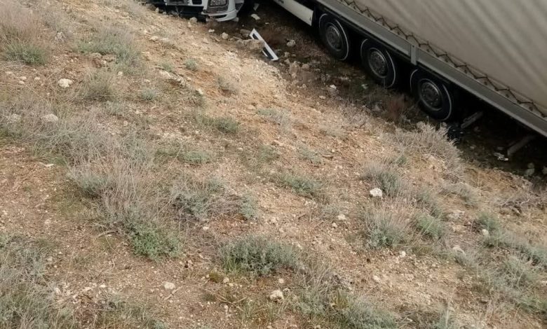 ankarada yagmur nedeniyle kayganlasan yolda tir yoldan cikti e7292d24aafd |