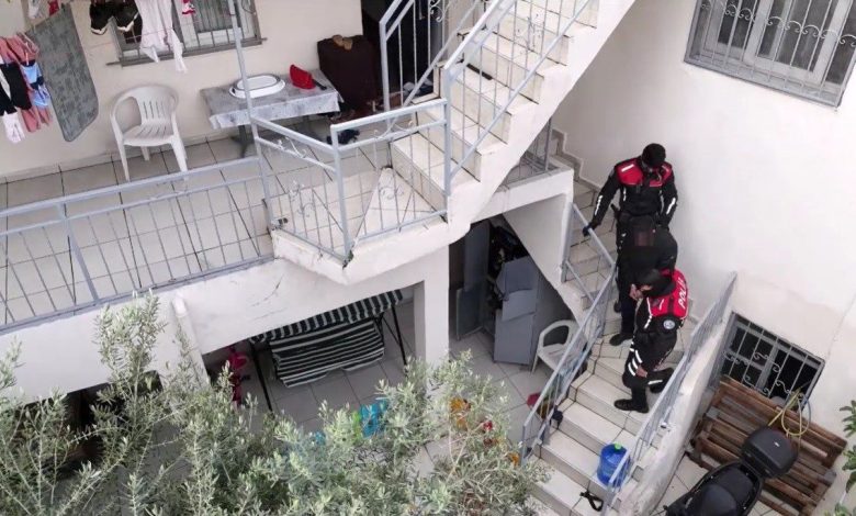 Aranan şahıslar şafak operasyonuyla yakalandı 1 aranan sahislar safak operasyonuyla yakalandi bdd3d8d98820 |