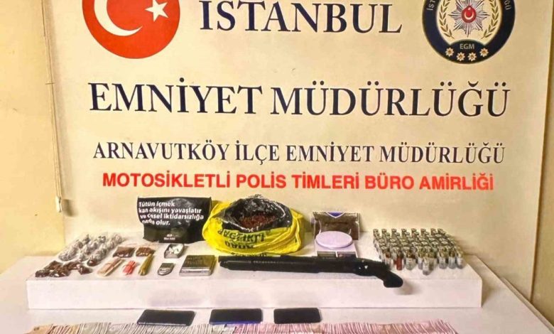Arnavutköy’de yunus polisleri uyuşturucu ticaretini suçüstü yakaladı 1 arnavutkoyde yunus polisleri uyusturucu ticaretini sucustu yakaladi 239327fd769d |