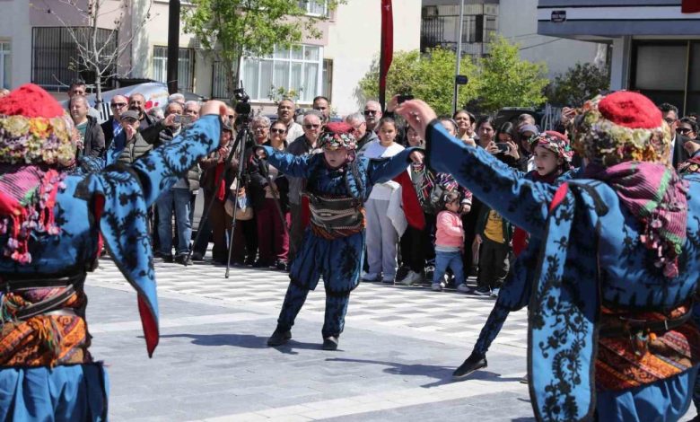 ataturkun aliagaya gelisinin 91inci yili kutlandi f5d6b586e651 |