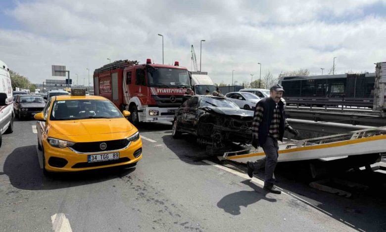 avcilarda ehliyetsiz gencin makas kazasi 3 yarali f9139d6a7ffe |