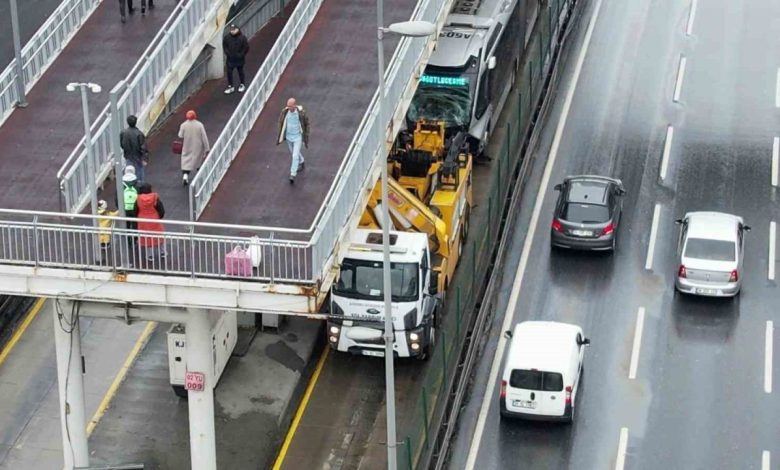 avcilarda metrobus kazasi 16 hafif yarali 4ba1ce31f77d |