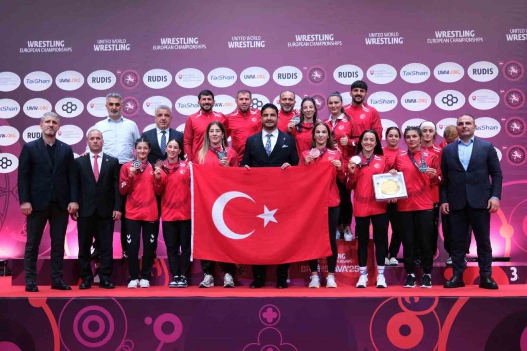 avrupa gures sampiyonasinda milli kadin gurescilerden tarihi basari ce18a176ec78 |