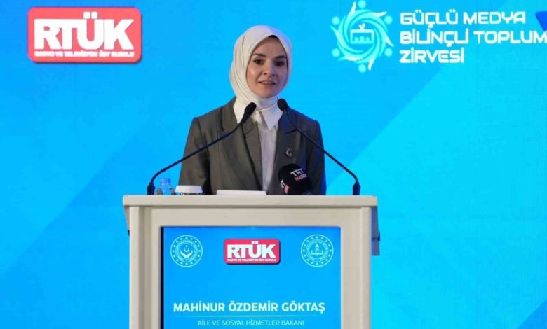 Bakan Göktaş: "Medya sadece yansıtmaz, aynı zamanda şekillendirir" 1 bakan goktas medya sadece yansitmaz ayni zamanda sekillendirir a31ff6410d18 |