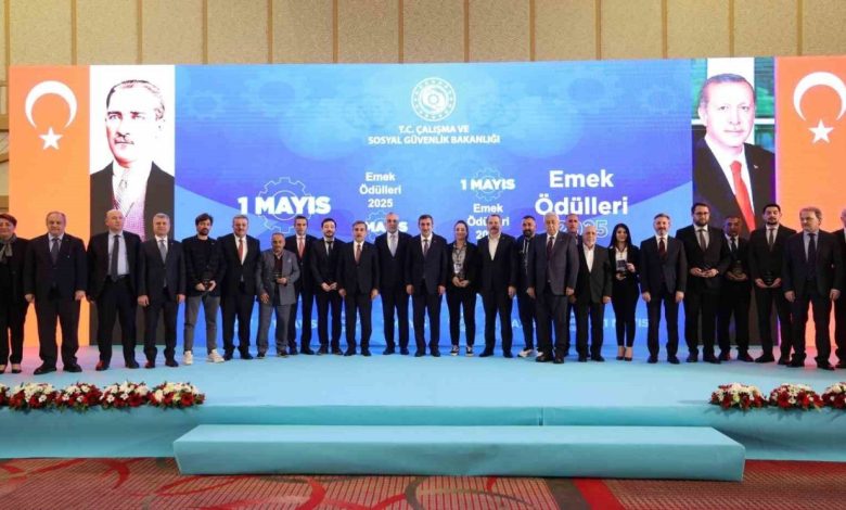 bakan isikhan hayata gecirmis oldugumuz her politikanin arkasinda gelecegimizi aydinlatan iscilerimiz var c65d2173811b |