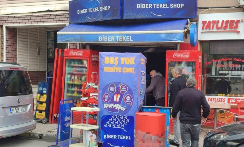 Bakırköy’de tekel bayiye gelen hırsız bir şişe içkiyi çalıp kaçtı 1 bakirkoyde tekel bayiye gelen hirsiz bir sise ickiyi calip kacti 55bff1b3ea63 |