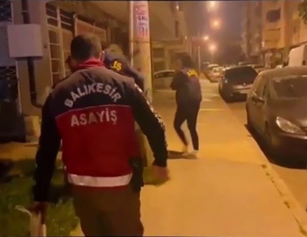 balikesir merkezli 5 ilde dolandiricilik operasyonu 2426f528969e |