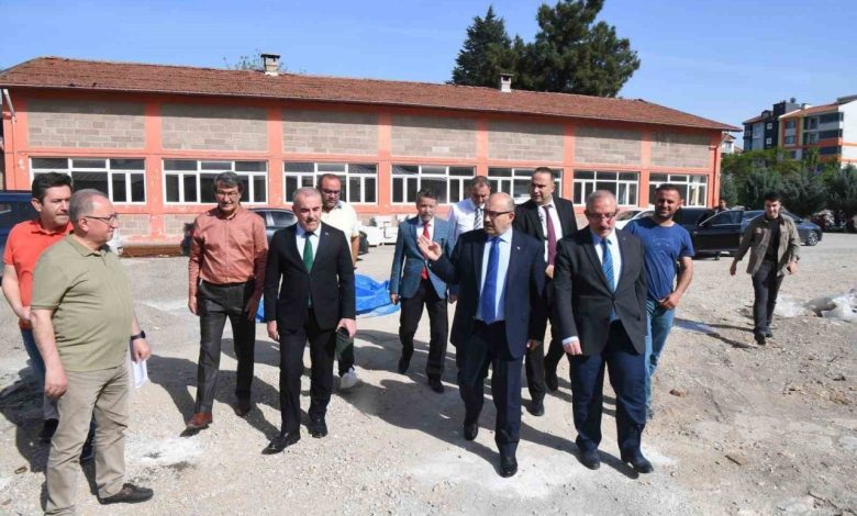 Balıkesir’de devam eden okul inşaatlarına Vali Ustaoğlu’ndan denetim 1 balikesirde devam eden okul insaatlarina vali ustaoglundan denetim 835135ae8c1c |