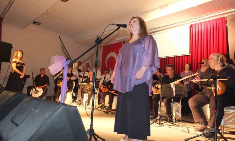 balikesirde halk egitimi korosu 7ni konserini verdi a02fcb23bb44 |