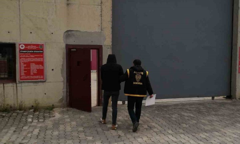 Balıkesir’de hapis cezası bulunan firarilere eş zamanlı operasyon 1 balikesirde hapis cezasi bulunan firarilere es zamanli operasyon bb19470d6500 |