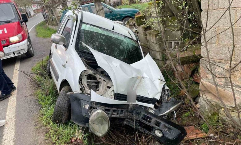 Balıkesir’de şarampole uçan otomobilin sürücüsü yaralandı 1 balikesirde sarampole ucan otomobilin surucusu yaralandi b83f5271da28 |