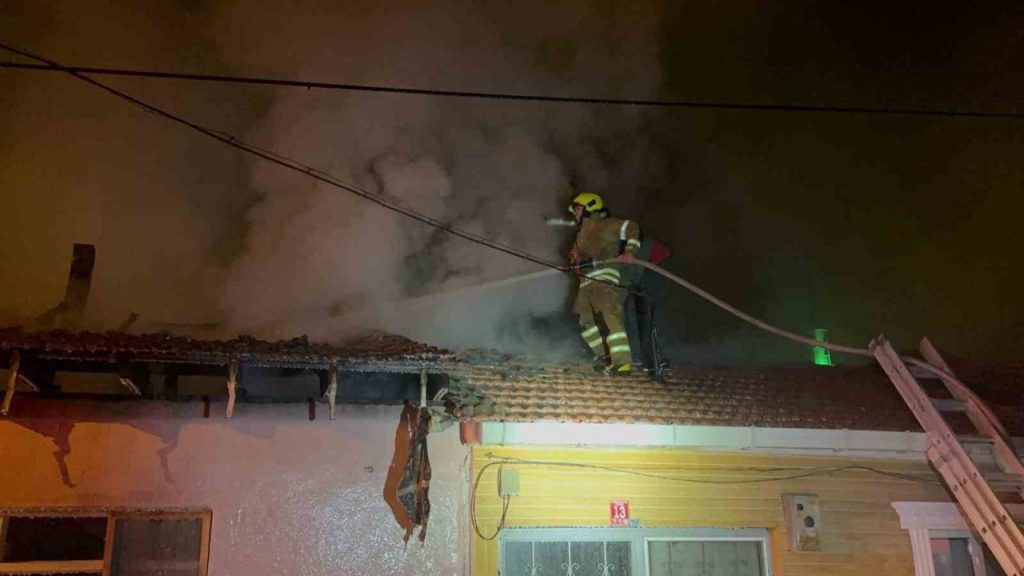 balikesirin gonen ilcesinde korkutan yangin f10d1d7918c7 |