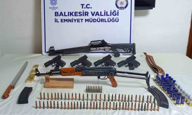 Bandırma’da operasyonda kalaşnikof ele geçirildi 1 bandirmada operasyonda kalasnikof ele gecirildi 8fc8c92eeaff |