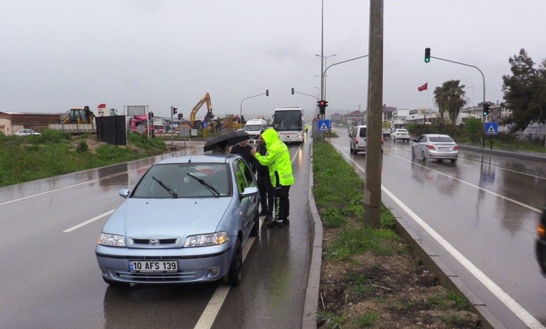 bandirmada yagisli hava kazayi beraberinde getirdi otobus taksiye carpti 2 yarali 6ba9232a4351 |