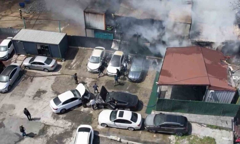Başakşehir’deki yangından araçları ve kurbanlıkları böyle kurtarmaya çalıştılar 1 basaksehirdeki yangindan araclari ve kurbanliklari boyle kurtarmaya calistilar 0de525f7e6dd |