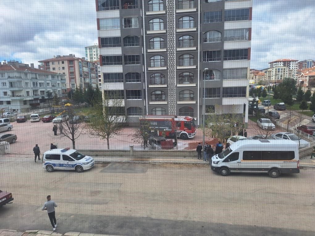 baskentte facianin onune gecildi park halindeki arac alev alev yandi 1edb8fbbf5a6 |