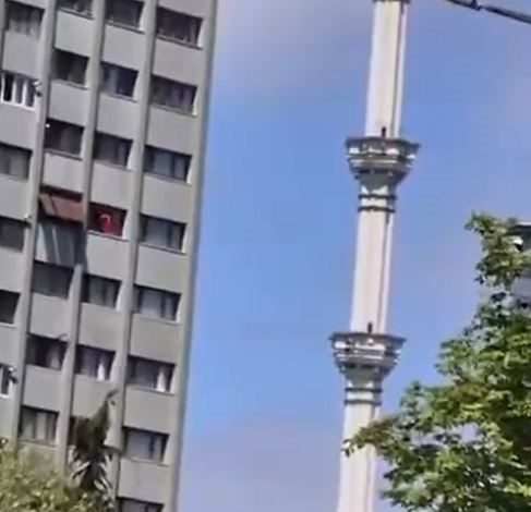 beylikduzunde minarenin sallanma ani cep telefonu kamerasinda 23a8ff916910 |