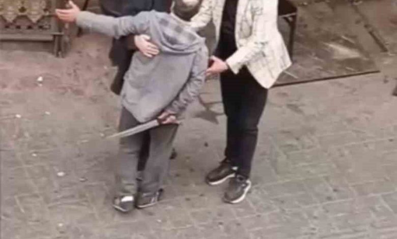 beyoglunda kavga ettigi sahsi doner bicagiyla yaralayan saldirgan kamerada 5994fc9b67e4 |