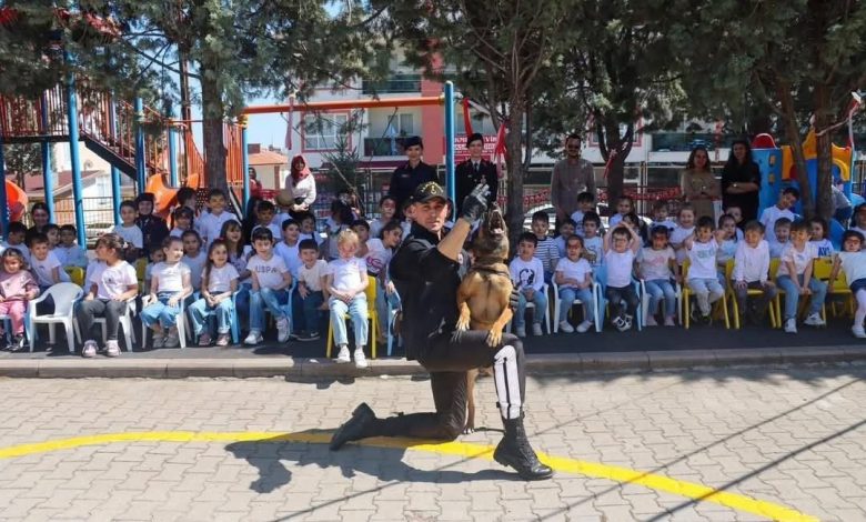 beypazarinda jandarmadan 23 nisan etkinligi 2c3cf4bc40f7 |