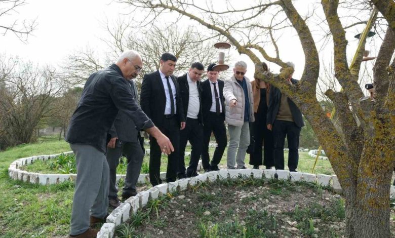 Botanik bahçesine uluslararası akademisyenlerden ziyaret 1 botanik bahcesine uluslararasi akademisyenlerden ziyaret c551026a91b9 |