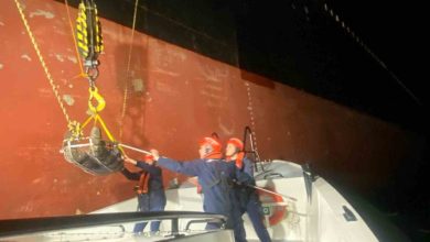 bozcaada aciklarinda ticari gemide spiral makinesinden kopan parca ile yuzunden yaralanan murettebatin tibbi tahliyesi gerceklestirildi 15cf941b3cf8 |